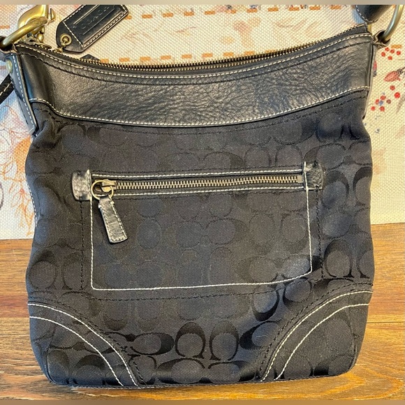 Vintage Coach 10403 | Black Signature Duffle / Crossbody Bag - Picture 3 of 13